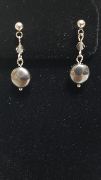 Flat Round Pearl Earring